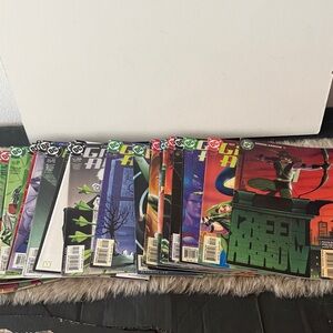 29 DC Comics Green Arrow Comic Book Set